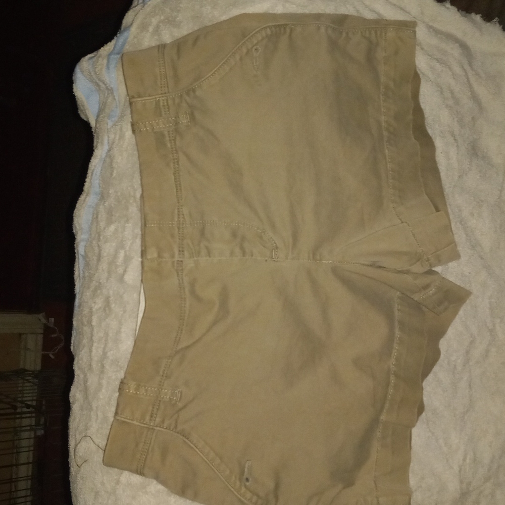 Old Navy mid rise cargo shorts ,size 6
